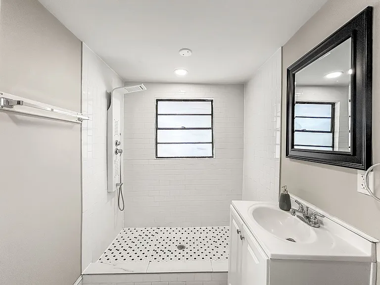 1515 E 31st Ave — Photo 9