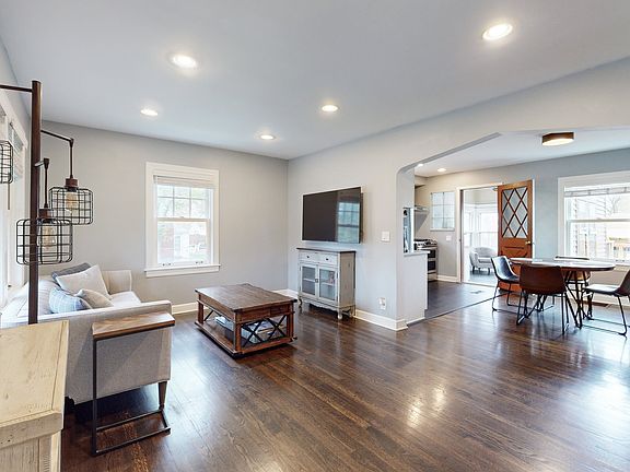3rd image of 5056 S Leamington Ave