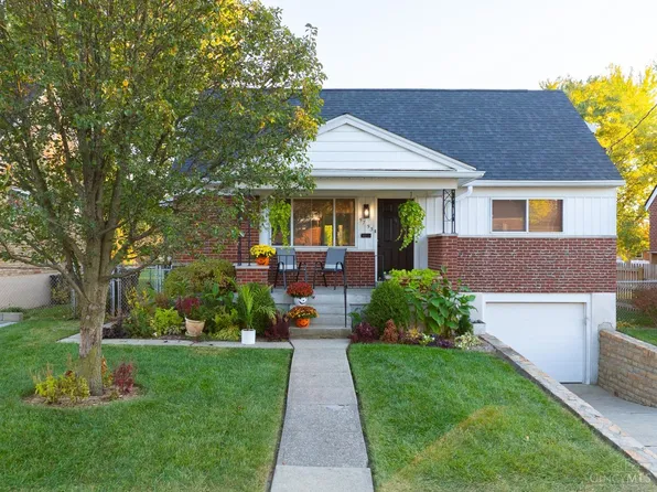 5753 Green Acres Ct, Cincinnati, OH 45248