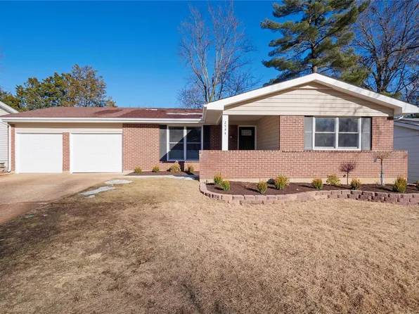2544 Wesglen Estates Dr, Maryland Heights, MO 63043