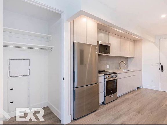 3rd image of 210 Clarkson Ave #516