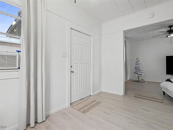 4th image of 440 E Chestnut St