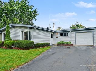 16 W Jeffery Ave, Wheeling, IL 60090