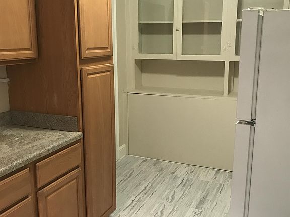 3rd image of 829 Elm St APT A3