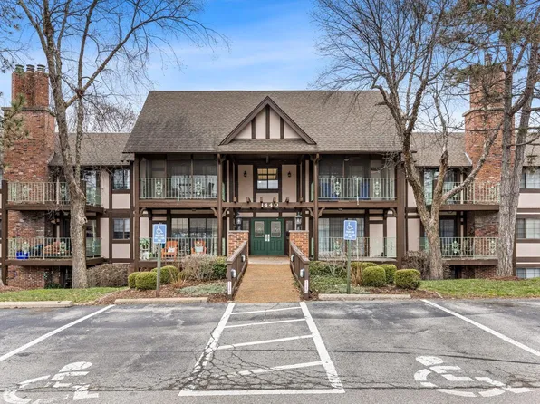 1440 Heritage Lndg APT 204, Saint Charles, MO 63303