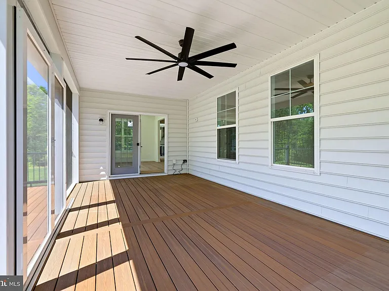 301 Kingdom Dr — Photo 47