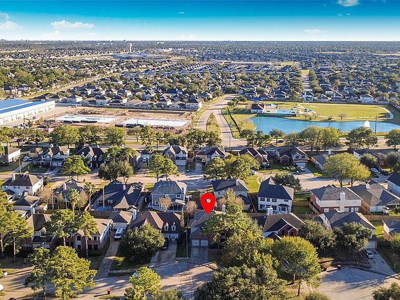 3rd image of 19427 Savannah Creek Ln