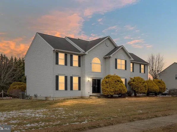 205 E Harvest Dr, New Castle, DE 19720