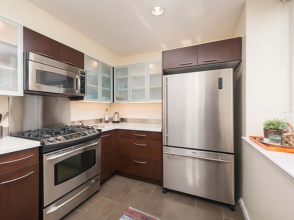 5th image of 2298 Lombard St #202