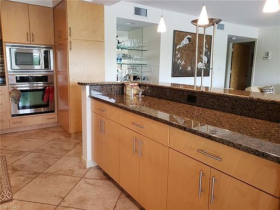 5th image of 422 Wildwood Ln #422