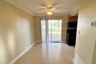4th image of 38412 Bainbridge Ave