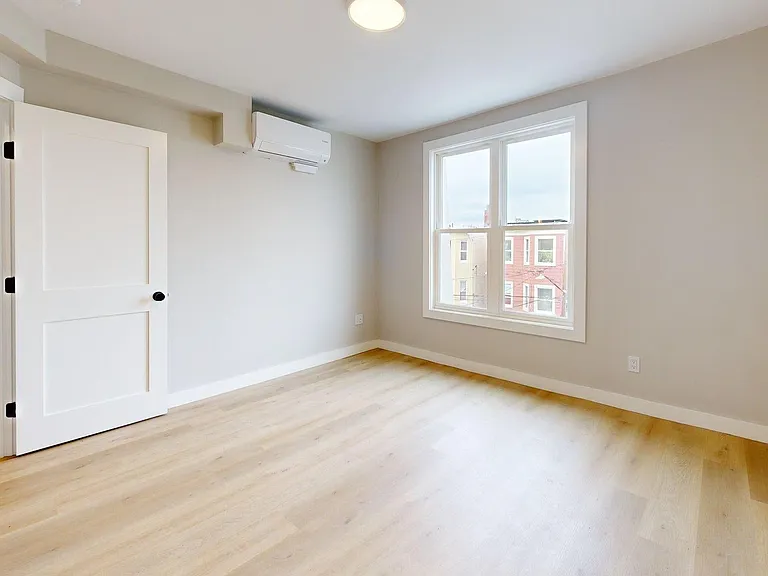 273 Maverick St #7 — Photo 3