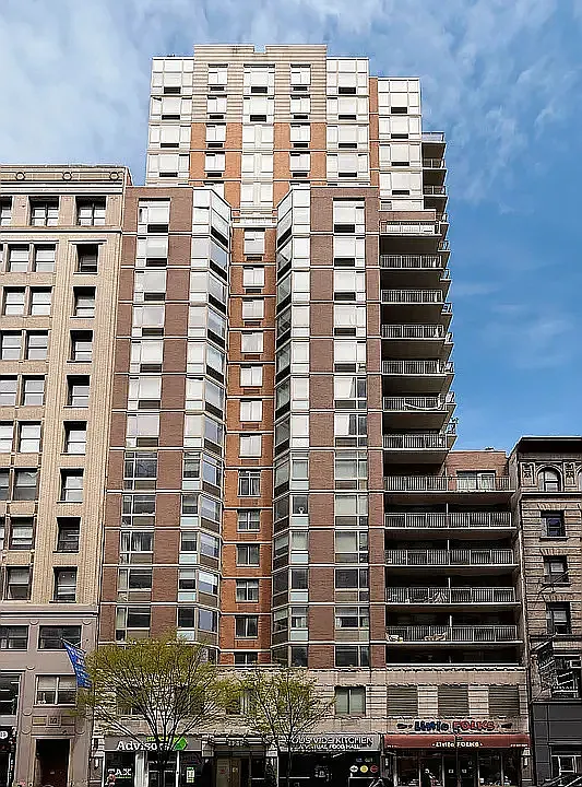 121 E 23rd St #3F