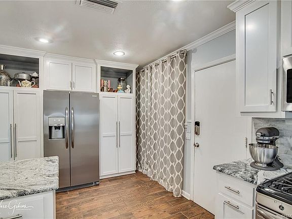 4th image of 755 Booth Dr