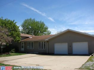 121 Beachwood Dr, Grand Island, NE 68803
