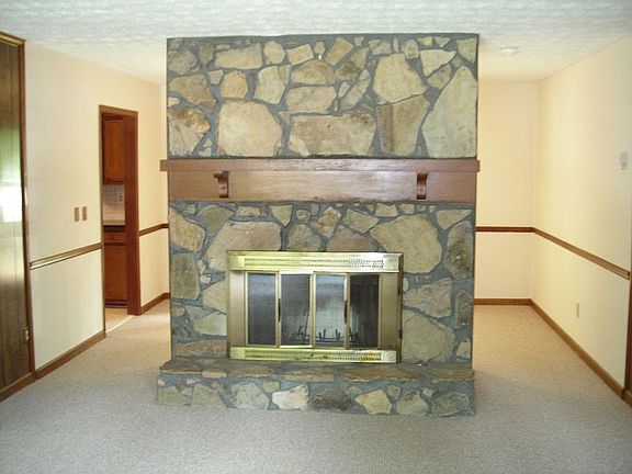 5th image of 6839 Lakeview Ln