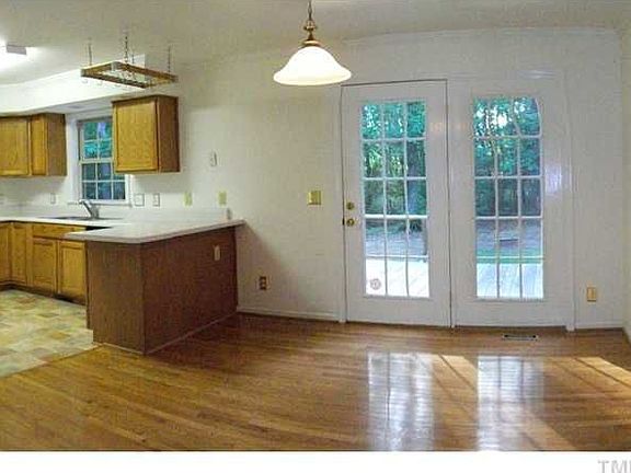 3rd image of 6811 Lockwood Dr