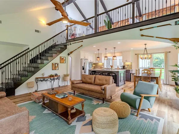 129 Springs Edge Dr, Montgomery, TX 77356