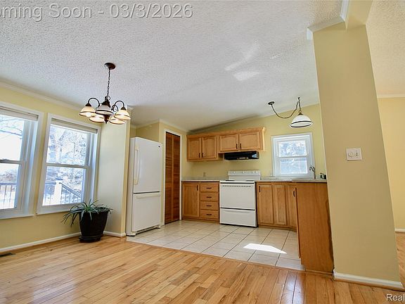 4th image of 11250 S New Lothrop Rd