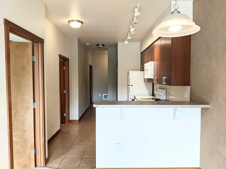 910 Gladstone St #306 — Photo 6