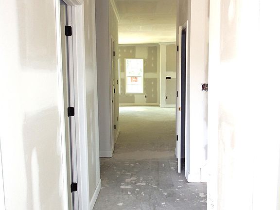 4th image of 4840 Danastas Ave