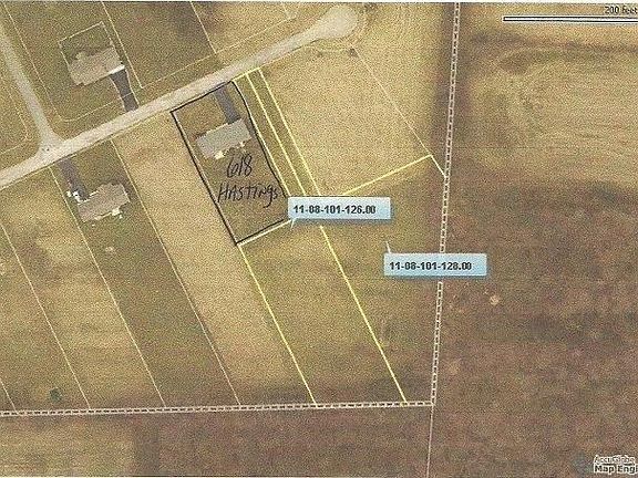 2 flag lots behind & beside 618 Hastings are included. Both lots have electric, water, sewer, cable & phone available. Great if you have a relative who wants to build & be close to you.