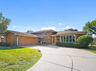 568 N Plamondon Dr, Addison, IL 60101