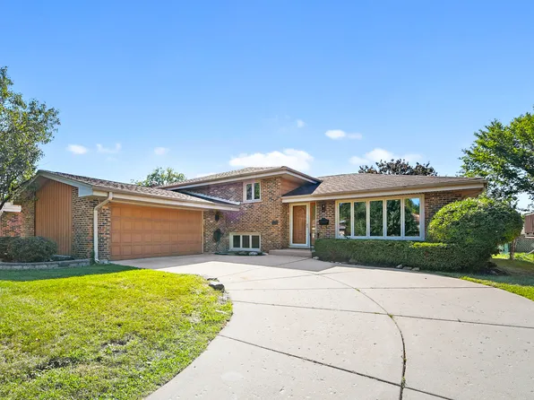 568 N Plamondon Dr, Addison, IL 60101