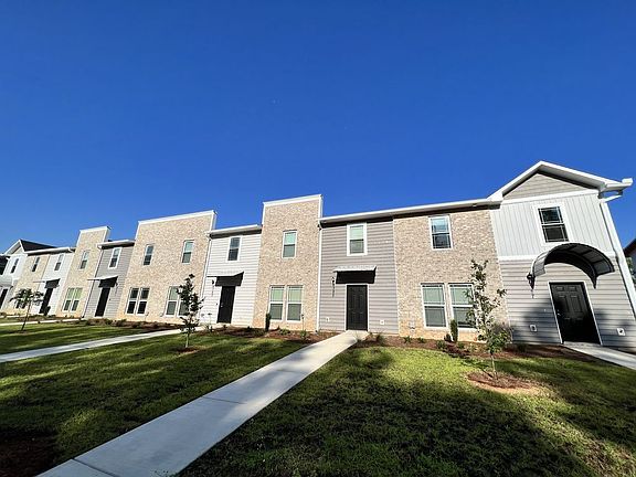 4th image of 4385 Village Oak Ln