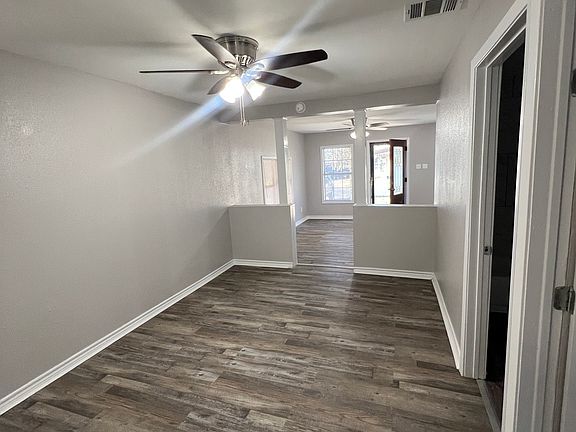 3rd image of 909 W Crockett