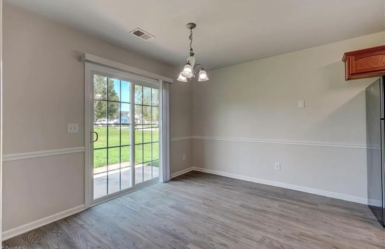 3 bed, 1201 sqft, $2,000 — Photo 4