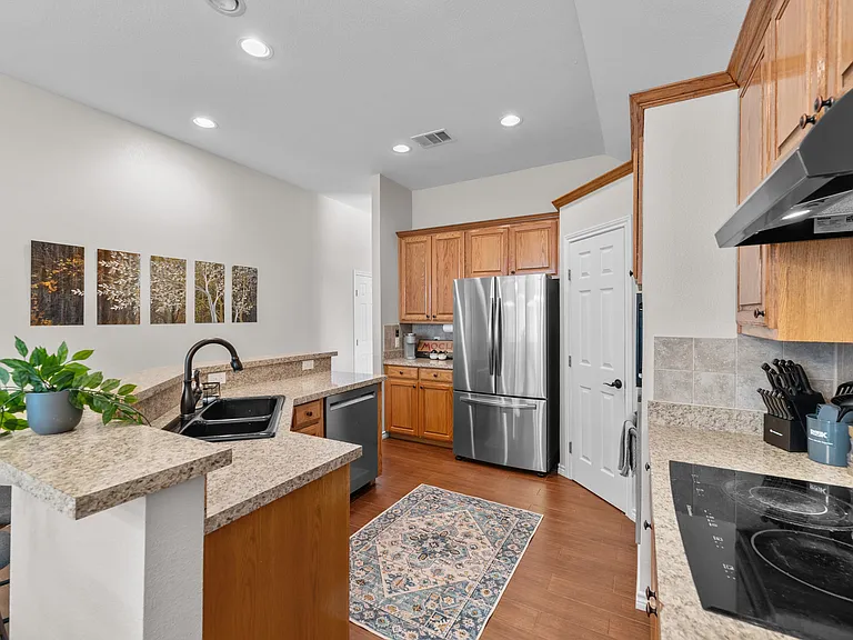 11350 Balcones Dr — Photo 36