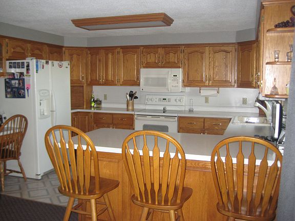 5th image of 104 Church St
