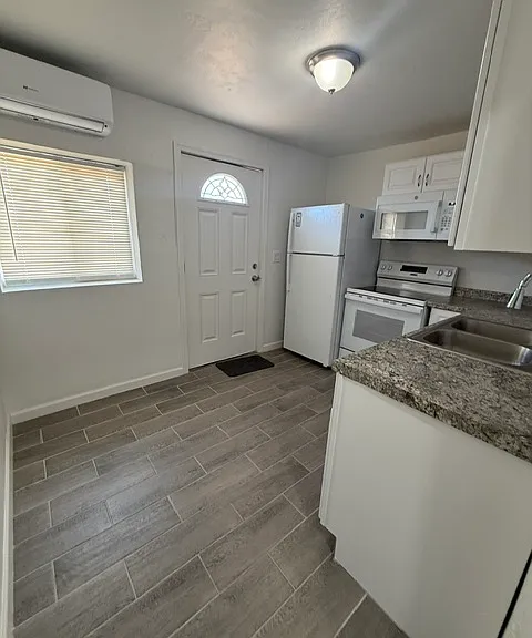 4757 S 7th Ave #3 — Photo 3