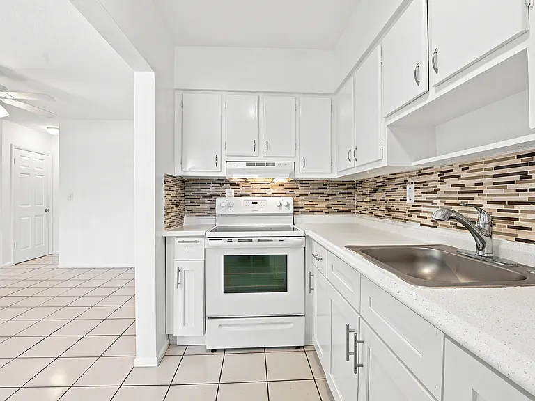 7211 Venetian St #2 — Photo 9