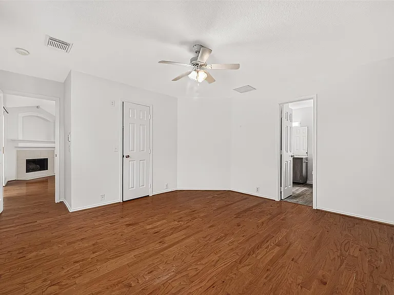 6807 Lauderwick Ct — Photo 32