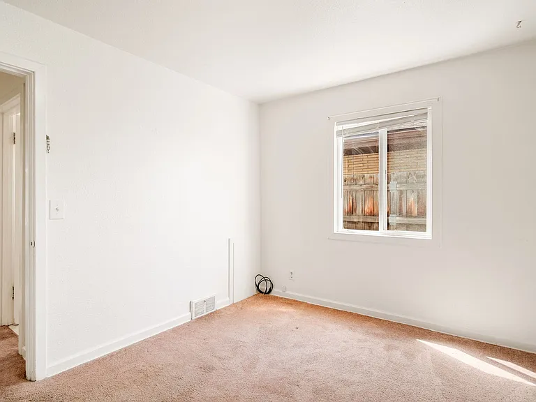 EN - 908 Bryan St — Photo 15