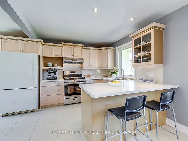 2048 Devon Rd — Photo 10