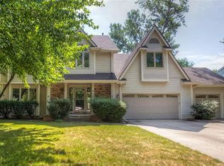 913 56th St, West Des Moines, IA 50266