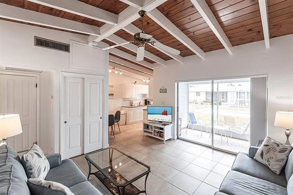 1 bed, 1.0 bath, 600 sqft, $5,370 — Photo 2