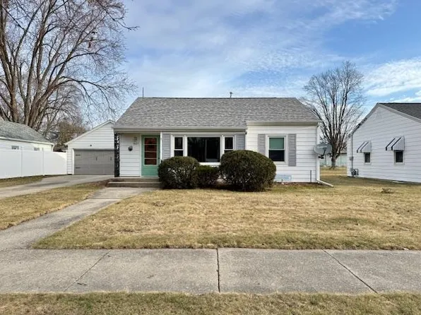 1421 Hawthorne Ave, Janesville, WI 53545