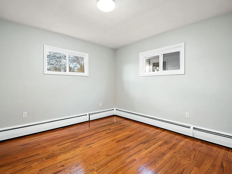 111 W Pettebone St — Photo 13