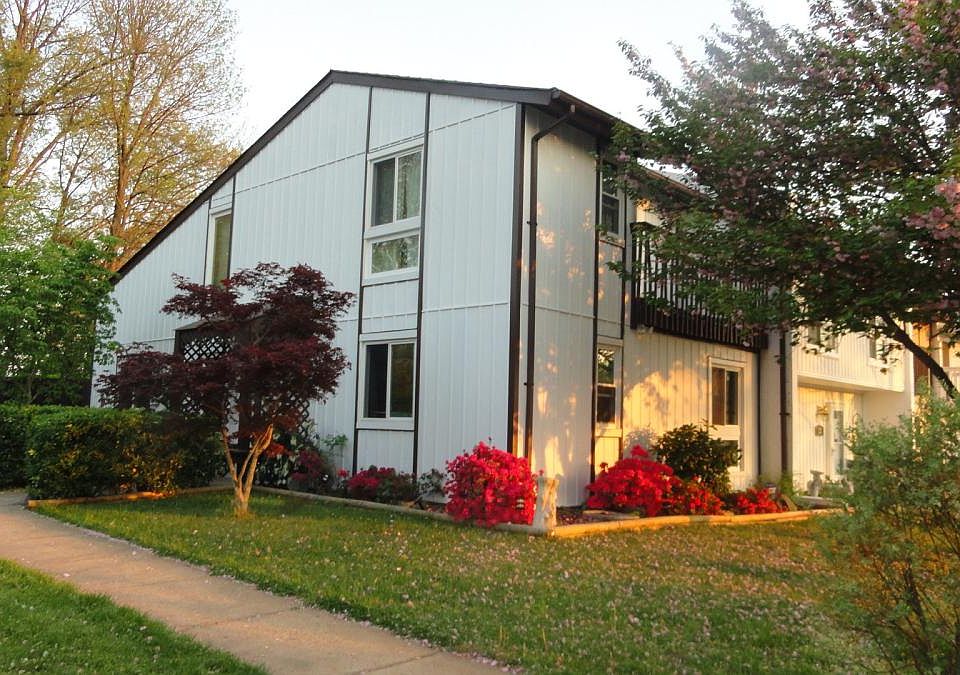1st image of 20 Regis Cir