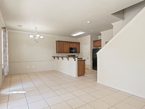 4th image of 163 Forest Dr #1