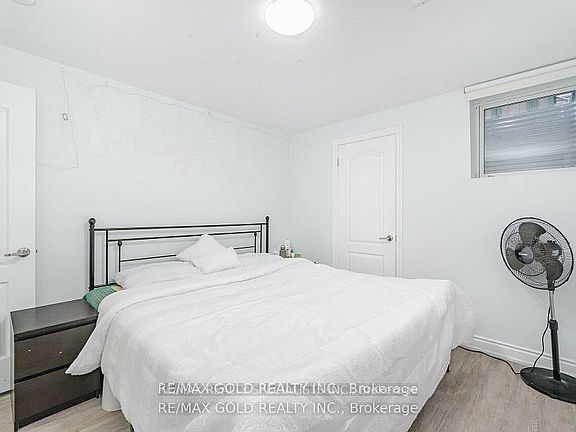 5th image of 33 Callalily Rd