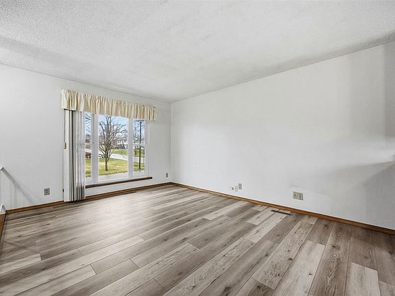 3rd image of 3138 Bayberry Dr SW