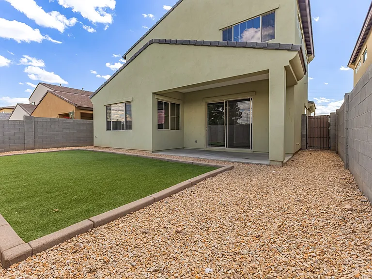 2338 W Sierra Vista Dr — Photo 2