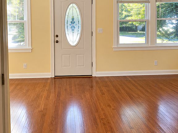 3rd image of 5 Greenville St