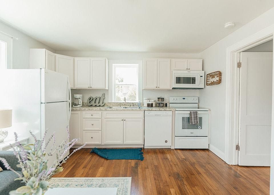 1st image of 905 Hill St APT 2