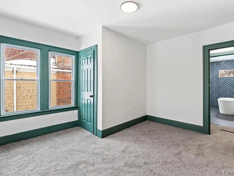4767 Sturtevant St — Photo 23